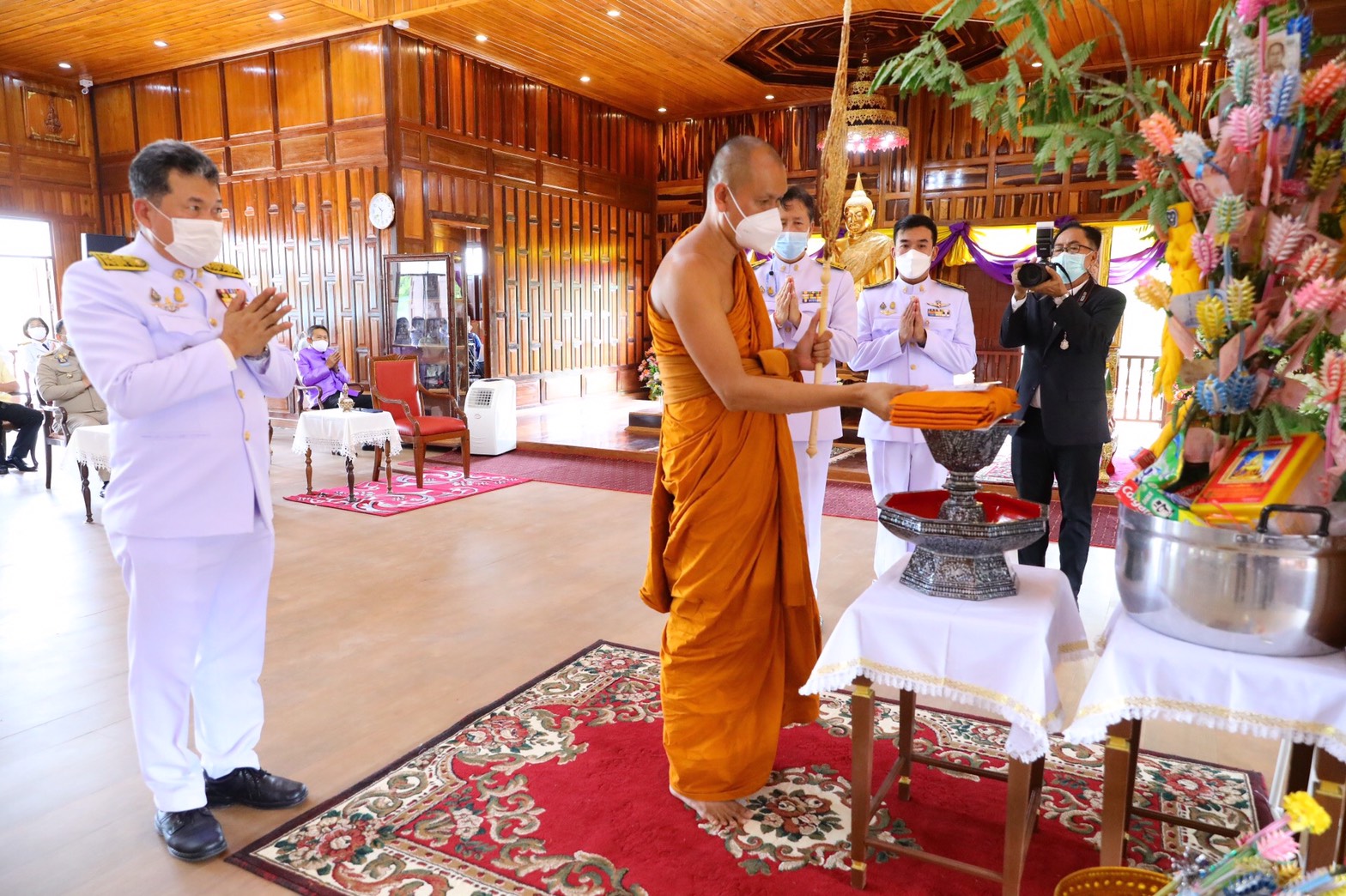 อธิบดี พช. น้อมนำพระกรุณา “กรมสมเด็จพระเทพฯ” ถวายผ้าไตรพระราชทาน ทอดผ้าป่าการกุศล วัดโพนงาม ฉะเชิงเทรา สานต่อสะพานแห่งการให้ สมทบทุนมูลนิธิอานันทมหิดล และมูลนิธิรามาธิบดี