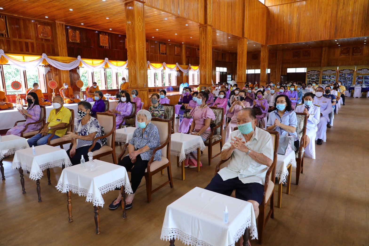 อธิบดี พช. น้อมนำพระกรุณา “กรมสมเด็จพระเทพฯ” ถวายผ้าไตรพระราชทาน ทอดผ้าป่าการกุศล วัดโพนงาม ฉะเชิงเทรา สานต่อสะพานแห่งการให้ สมทบทุนมูลนิธิอานันทมหิดล และมูลนิธิรามาธิบดี