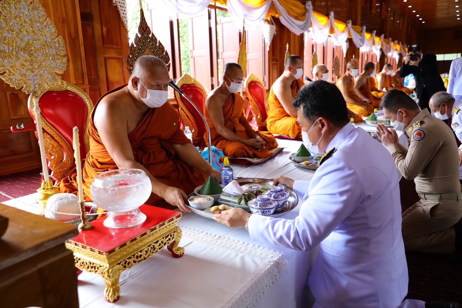 อธิบดี พช. น้อมนำพระกรุณา “กรมสมเด็จพระเทพฯ” ถวายผ้าไตรพระราชทาน ทอดผ้าป่าการกุศล วัดโพนงาม ฉะเชิงเทรา สานต่อสะพานแห่งการให้ สมทบทุนมูลนิธิอานันทมหิดล และมูลนิธิรามาธิบดี