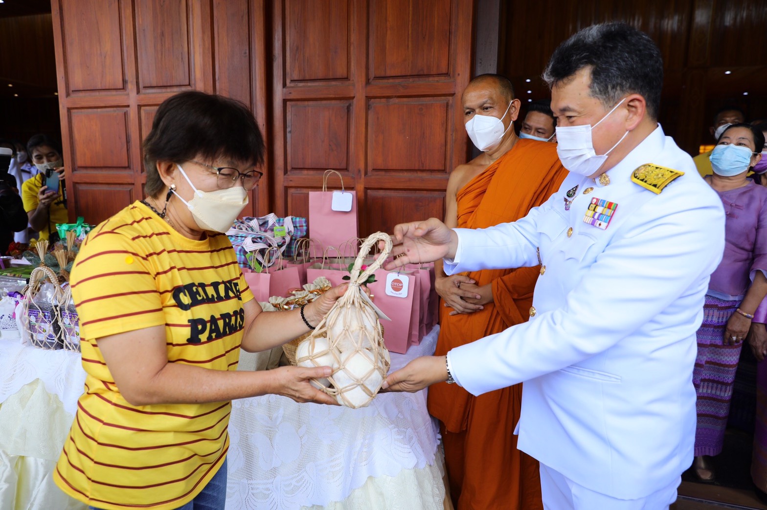 อธิบดี พช. น้อมนำพระกรุณา “กรมสมเด็จพระเทพฯ” ถวายผ้าไตรพระราชทาน ทอดผ้าป่าการกุศล วัดโพนงาม ฉะเชิงเทรา สานต่อสะพานแห่งการให้ สมทบทุนมูลนิธิอานันทมหิดล และมูลนิธิรามาธิบดี