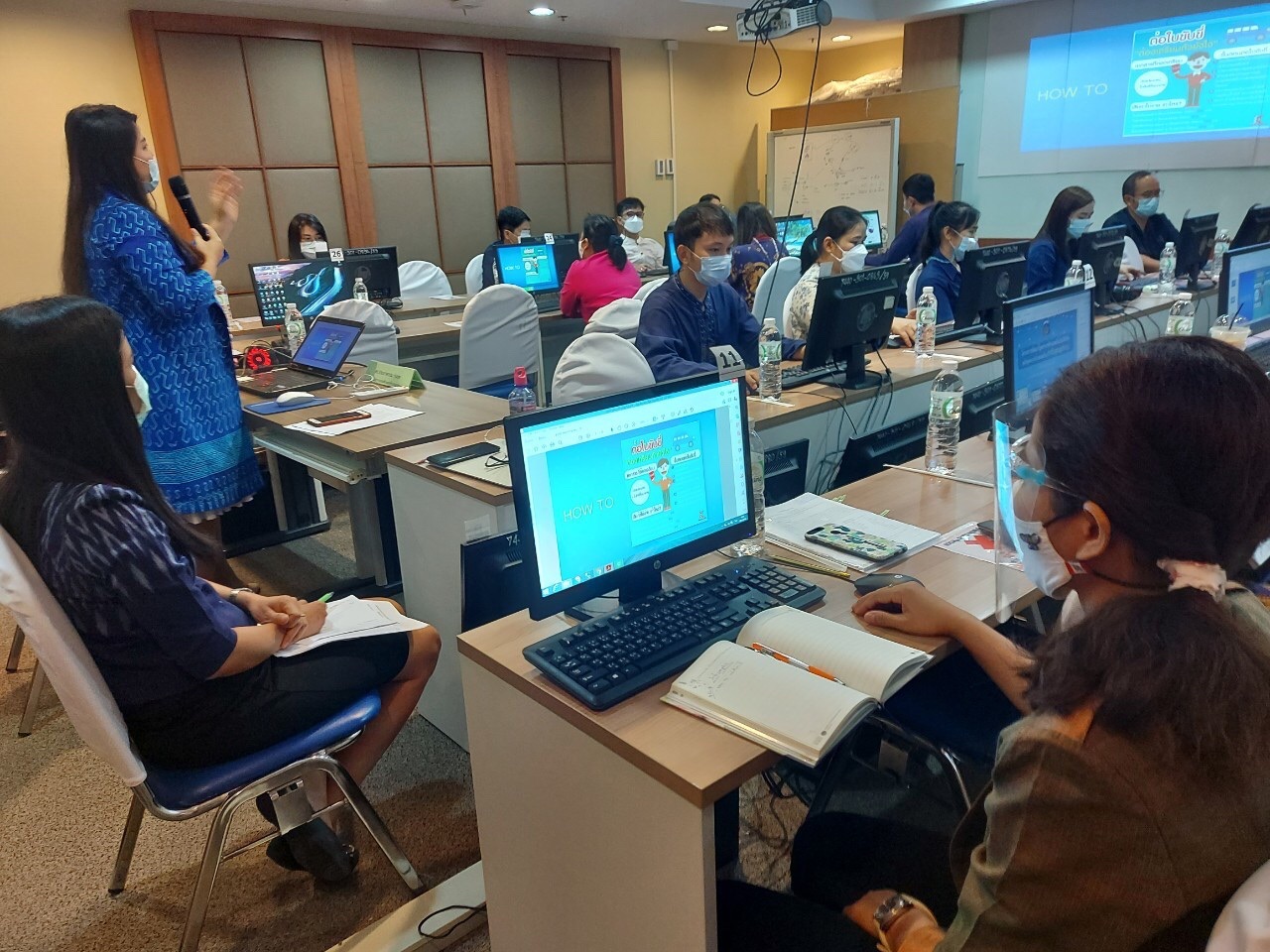 ศูนย์สารสนเทศฯ จัดอบรม“การนำเสนอด้วย Infographic” ตามแผนการพัฒนาข้าราชการด้านเทคโนโลยีดิจิทัล ของกรมการพัฒนาชุมชน ด้วย “5 หลักสูตร Digital Literacy”