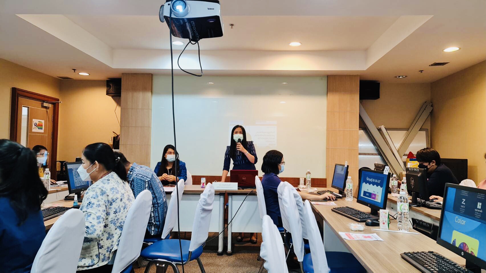 ศูนย์สารสนเทศฯ จัดอบรม“การนำเสนอด้วย Infographic” ตามแผนการพัฒนาข้าราชการด้านเทคโนโลยีดิจิทัล ของกรมการพัฒนาชุมชน ด้วย “5 หลักสูตร Digital Literacy”