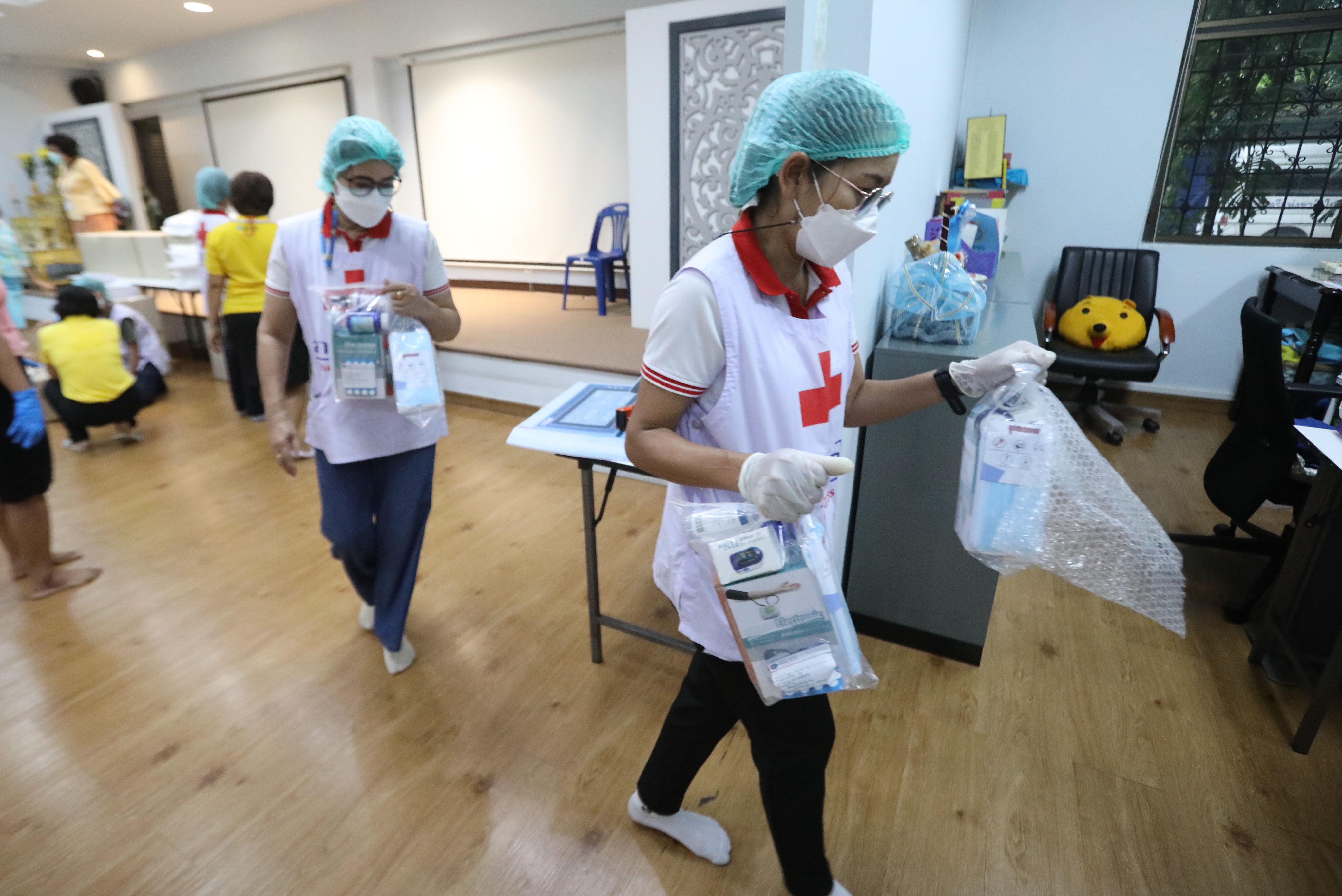 สภาสตรีแห่งชาติฯจับมือพช. มอบอุปกรณ์ทางการแพทย์ ช่วยเหลือผู้ป่วยโควิด-19 ถวายเป็นพระราชกุศลและเฉลิมพระเกียรติพระบาทสมเด็จพระเจ้าอยู่หัว เนื่องในโอกาสวันเฉลิมพระชนมพรรษา 28 กรกฎาคม 2564