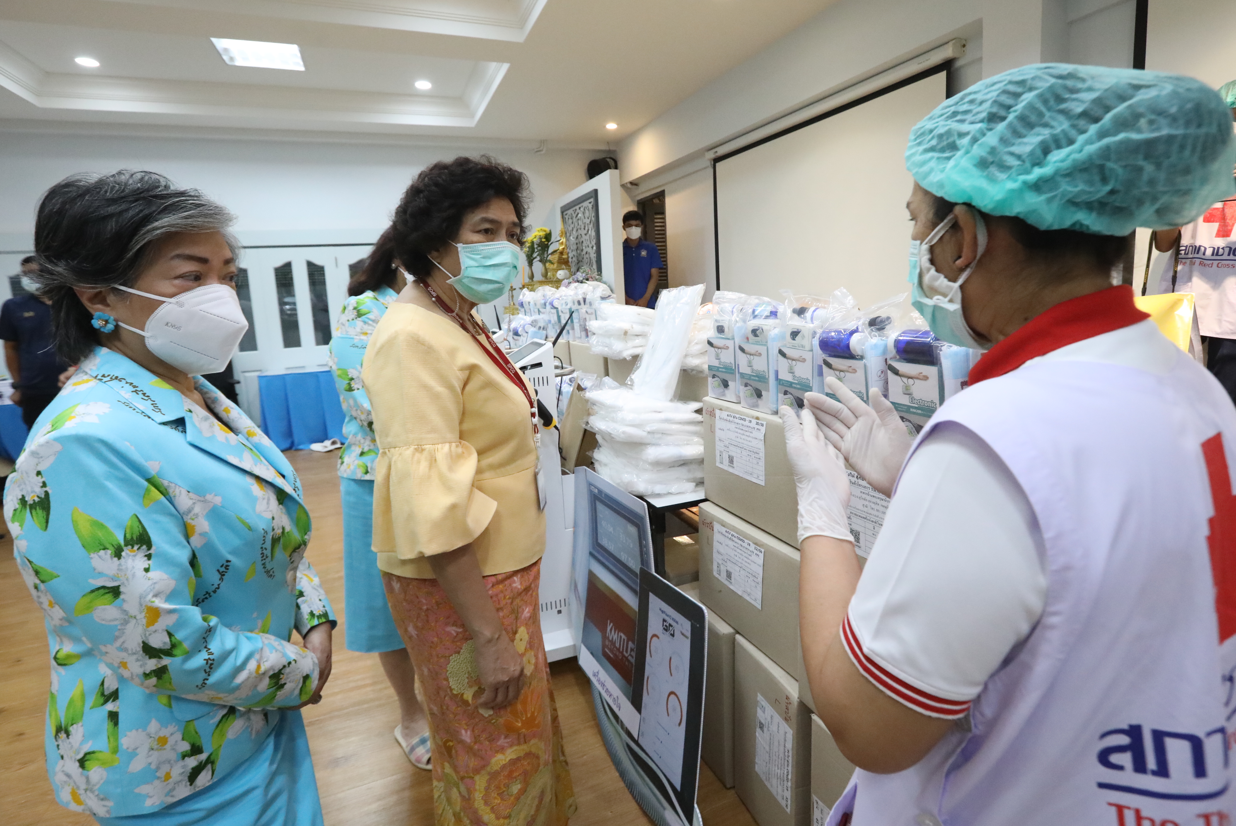 สภาสตรีแห่งชาติฯจับมือพช. มอบอุปกรณ์ทางการแพทย์ ช่วยเหลือผู้ป่วยโควิด-19 ถวายเป็นพระราชกุศลและเฉลิมพระเกียรติพระบาทสมเด็จพระเจ้าอยู่หัว เนื่องในโอกาสวันเฉลิมพระชนมพรรษา 28 กรกฎาคม 2564