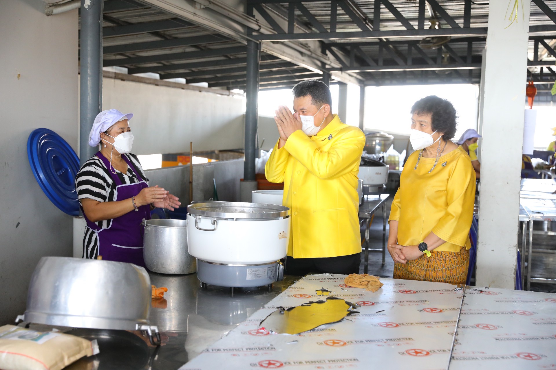 พช.ร่วมกับสภาสตรีแห่งชาติฯ จัดตั้ง “โรงครัวปันน้ำใจ สู้ภัยโควิด-19” เนื่องในโอกาสวันเฉลิมพระชนมพรรษา พระบาทสมเด็จพระวชิรเกล้าเจ้าอยู่หัว 69 พรรษา 28 กรกฎาคม 2564
