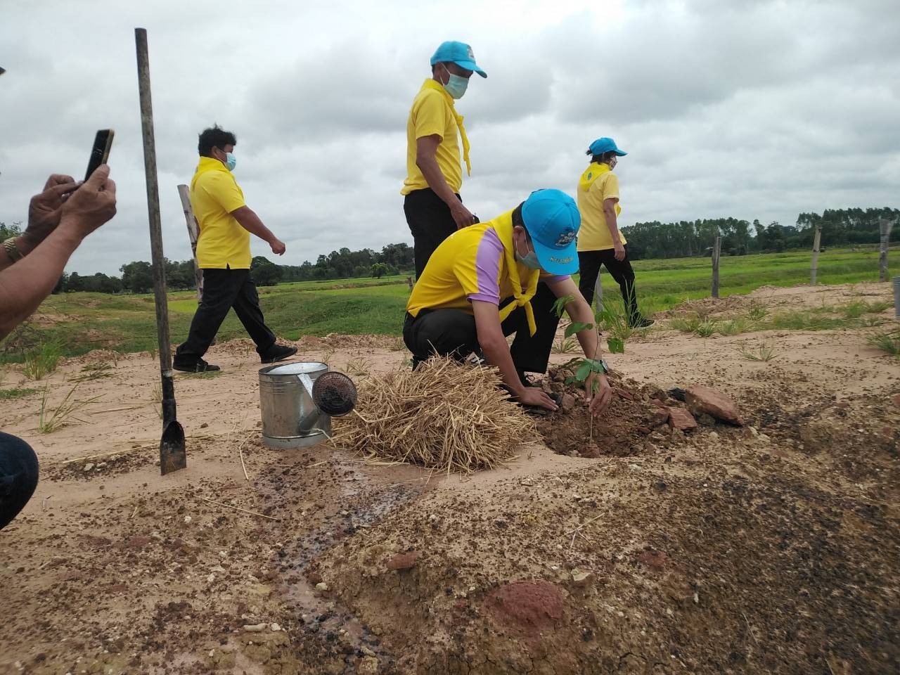 พช. ทั่วประเทศพร้อมใจจัดกิจกรรม“จิตอาสาพัฒนาชุมชนเอามื้อสามัคคี” เนื่องในโอกาสมหามงคลเฉลิมพระชนมพรรษา พระบาทสมเด็จพระปรเมนทรรามาธิบดีศรีสินทรมหาวชิราลงกรณ พระวชิรเกล้าเจ้าอยู่หัว 28 กรกฎาคม 2564