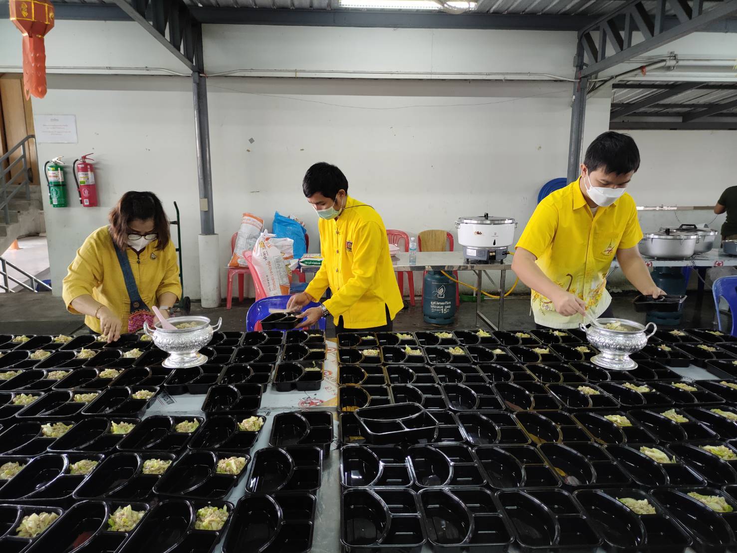 ศูนย์สารสนเทศฯ ร่วมกิจกรรม “โรงครัวปันน้ำใจ ต้านภัยโรคโควิด – 19”