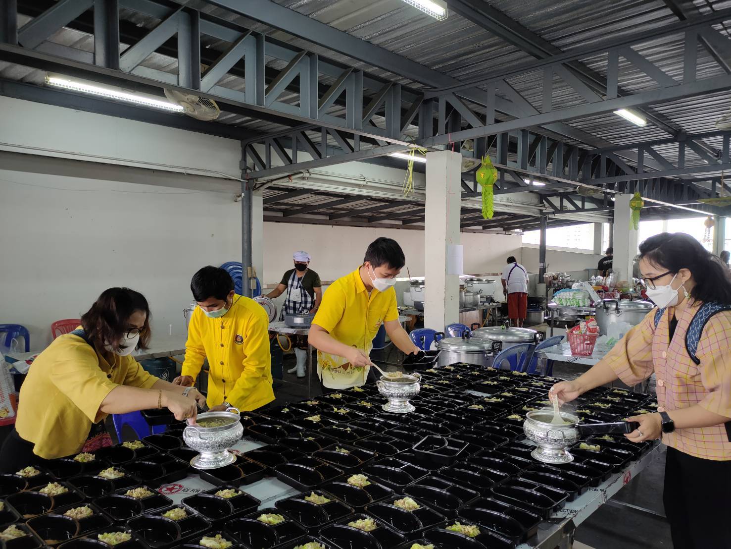 ศูนย์สารสนเทศฯ ร่วมกิจกรรม “โรงครัวปันน้ำใจ ต้านภัยโรคโควิด – 19”