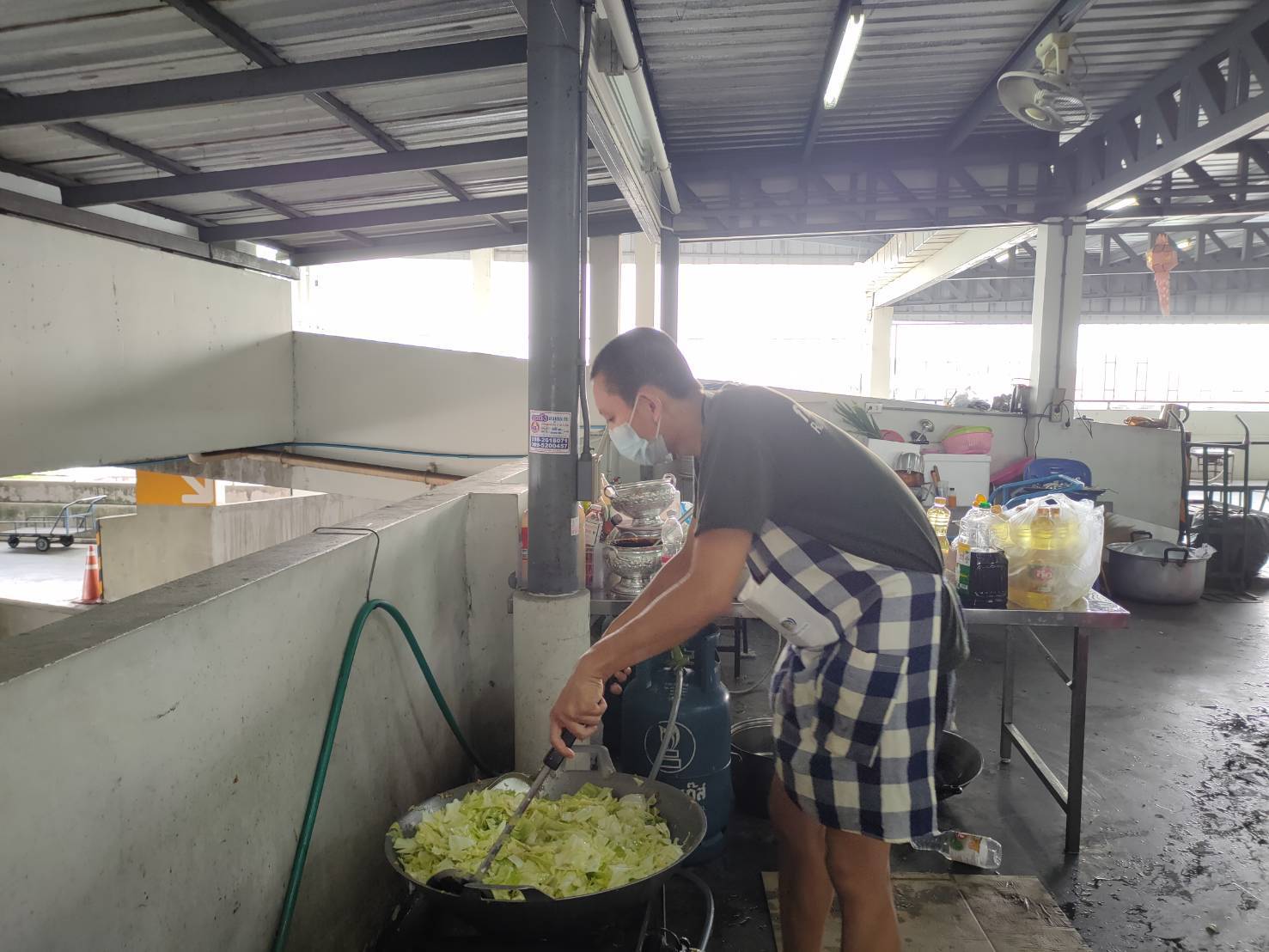 ศูนย์สารสนเทศฯ ร่วมกิจกรรม “โรงครัวปันน้ำใจ ต้านภัยโรคโควิด – 19”