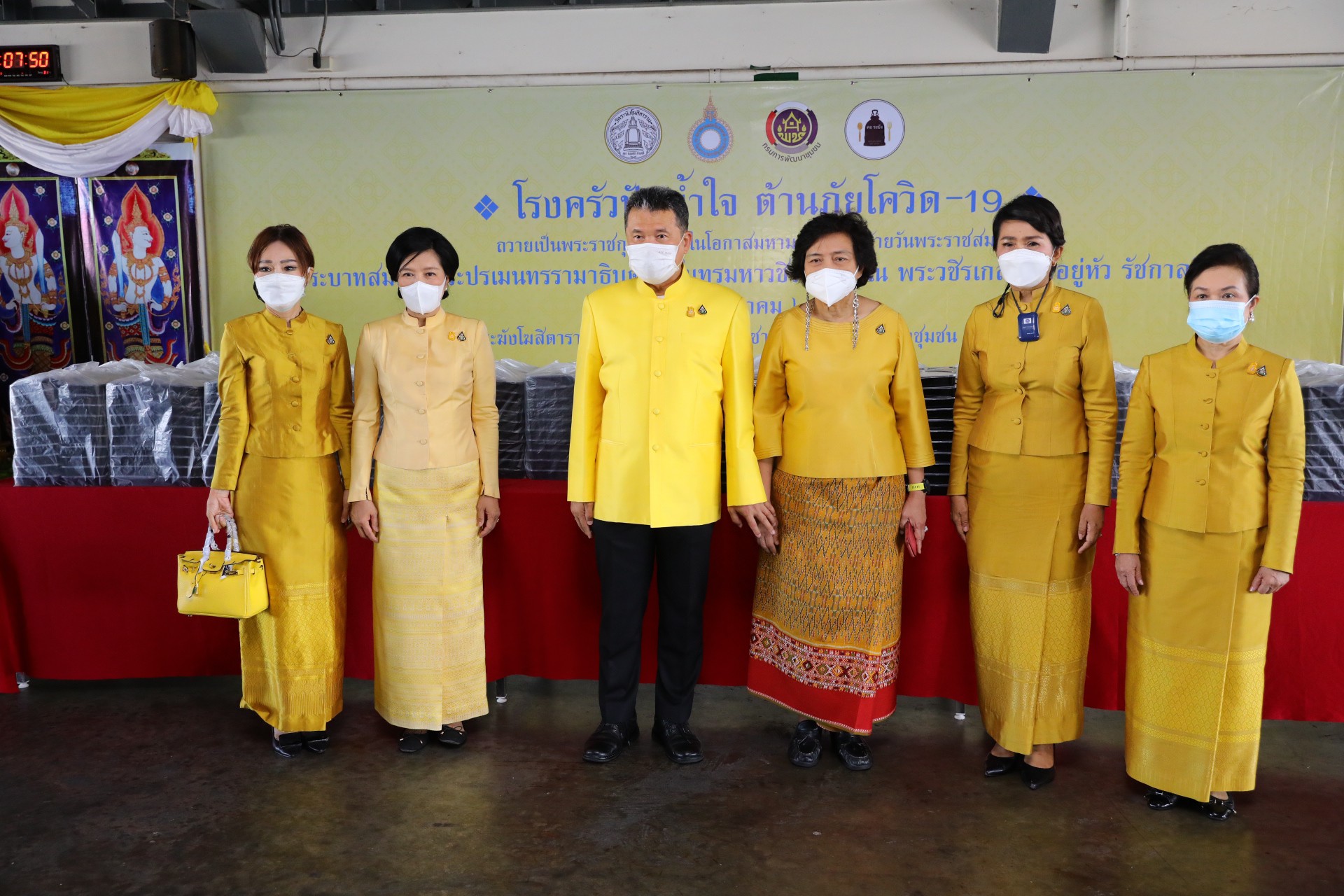 พช.ร่วมกับสภาสตรีแห่งชาติฯ จัดตั้ง “โรงครัวปันน้ำใจ สู้ภัยโควิด-19” เนื่องในโอกาสวันเฉลิมพระชนมพรรษา พระบาทสมเด็จพระวชิรเกล้าเจ้าอยู่หัว 69 พรรษา 28 กรกฎาคม 2564