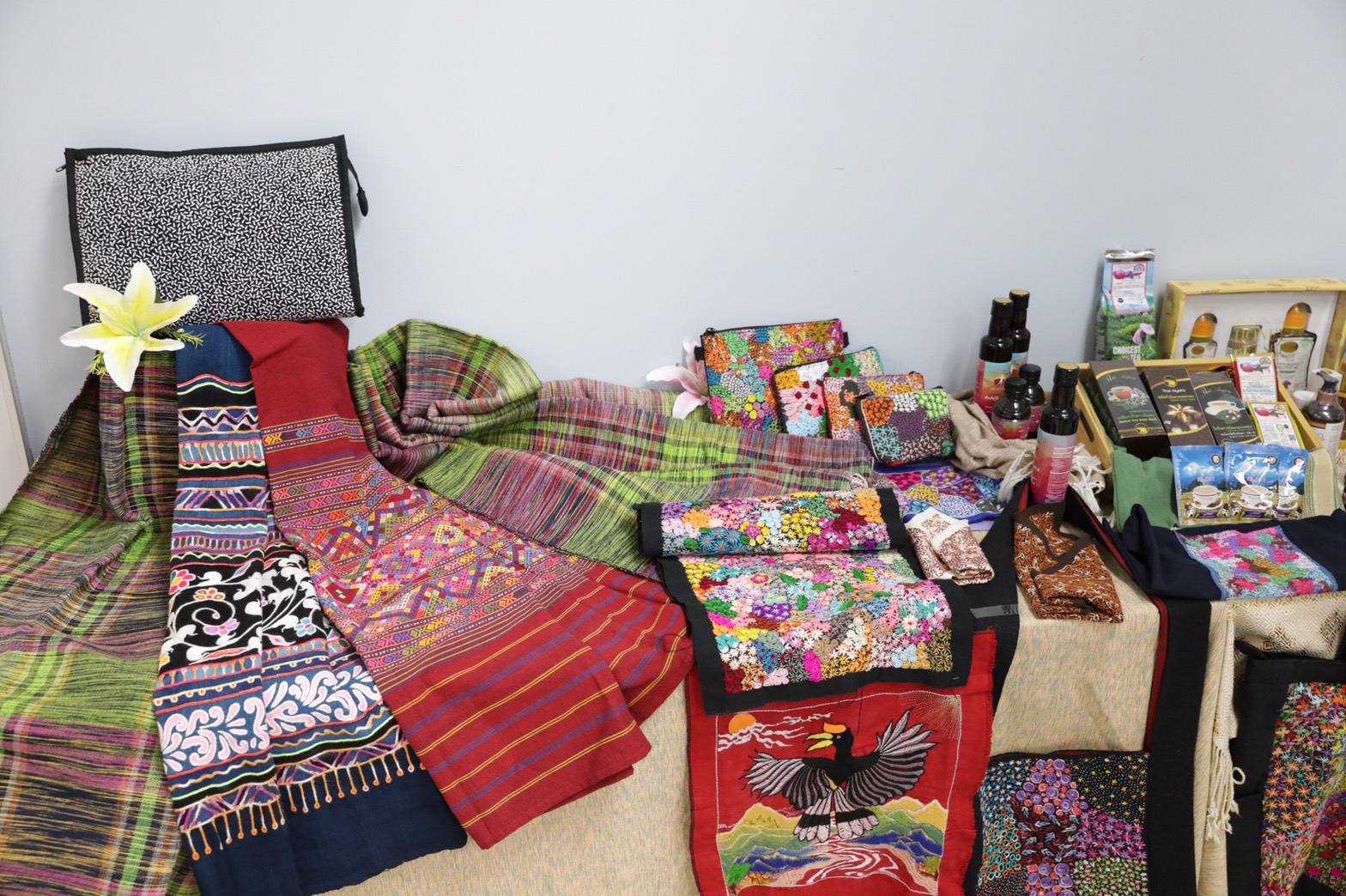 อธิบดีพช.ผนึกกำลังกับ “Lazada” เชิญชวนผู้ผลิต ผู้ประกอบการ OTOP จำหน่ายสินค้าบนแพลตฟอร์ม พร้อมยกระดับการช้อปปิ้งผ่านออนไลน์ สร้างรายได้ สู้วิกฤตโควิด-19