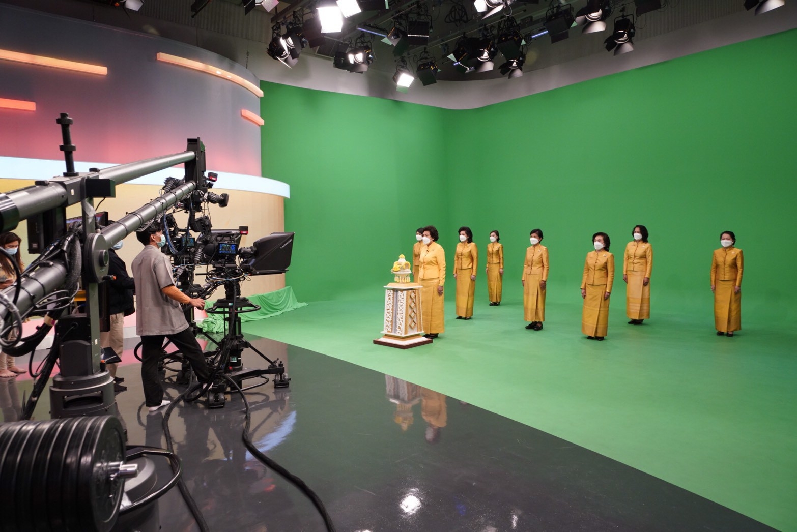 ประธานสภาสตรีแห่งชาติฯ และประธานชมรมแม่บ้าน พช. นำคณะกรรมการสภาสตรีแห่งชาติฯ และผู้แทนองค์กรสมาชิก บันทึกเทปถวายพระพรเนื่องในวันเฉลิมพระชนมพรรษา “พระบาทสมเด็จพระวชิรเกล้าเจ้าอยู่หัว” ณ สถานีวิทยุโทรทัศน์ ช่อง ๗ HD