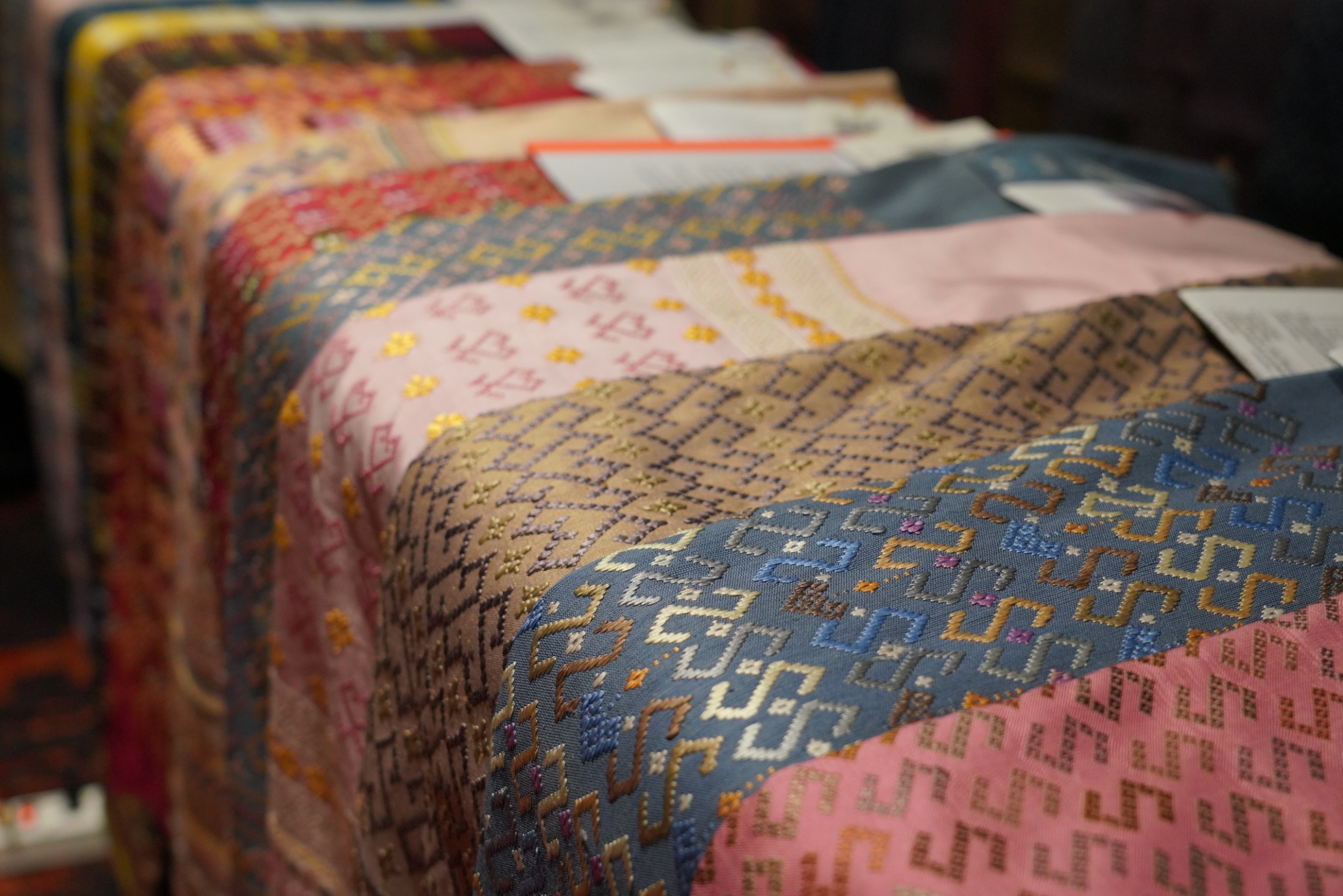 สวยงามตระการตา “ผ้าลายขอเจ้าฟ้าสิริวัณณวรีฯ” ที่เข้ารอบ 309 ผืน ทั่วประเทศ สู่รอบ semi final เพื่อชิงเป็น 75 ผืนสุดท้าย สู่เวทีประชันระดับประเทศ