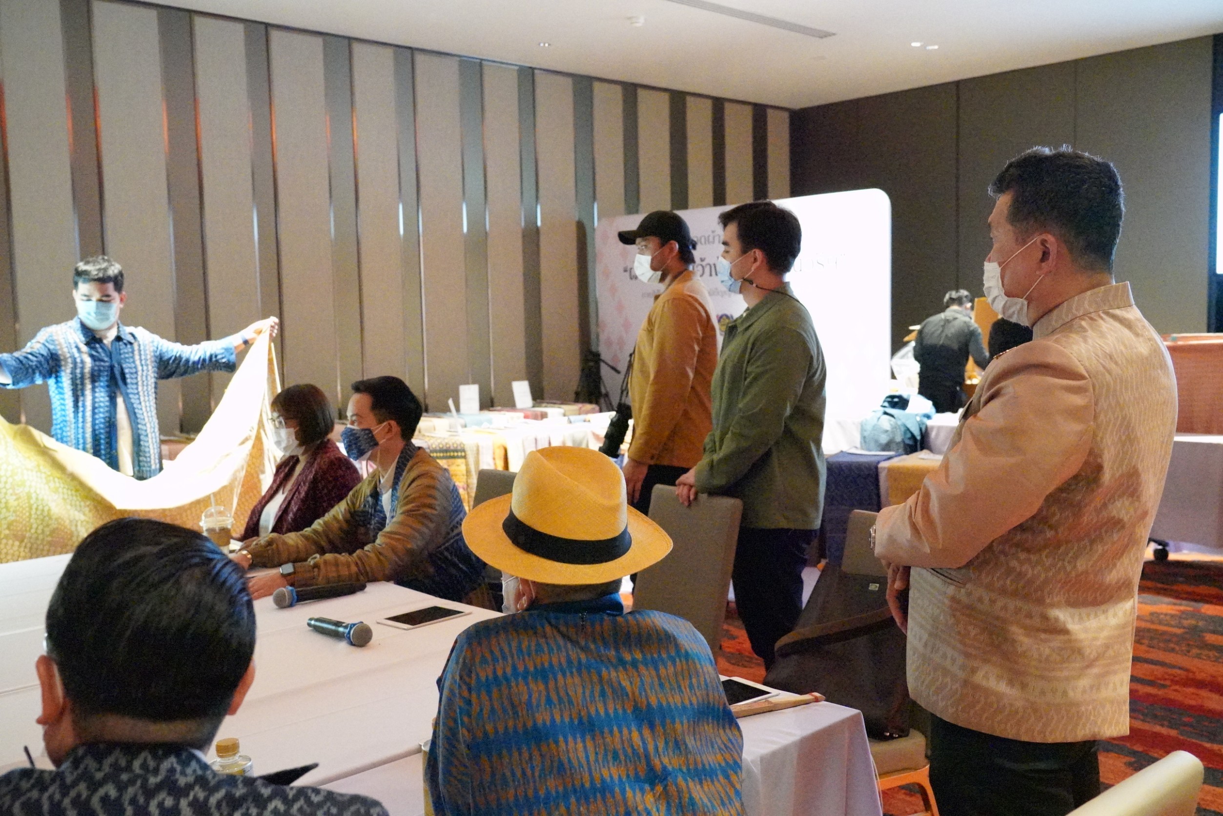 สวยงามตระการตา “ผ้าลายขอเจ้าฟ้าสิริวัณณวรีฯ” ที่เข้ารอบ 309 ผืน ทั่วประเทศ สู่รอบ semi final เพื่อชิงเป็น 75 ผืนสุดท้าย สู่เวทีประชันระดับประเทศ