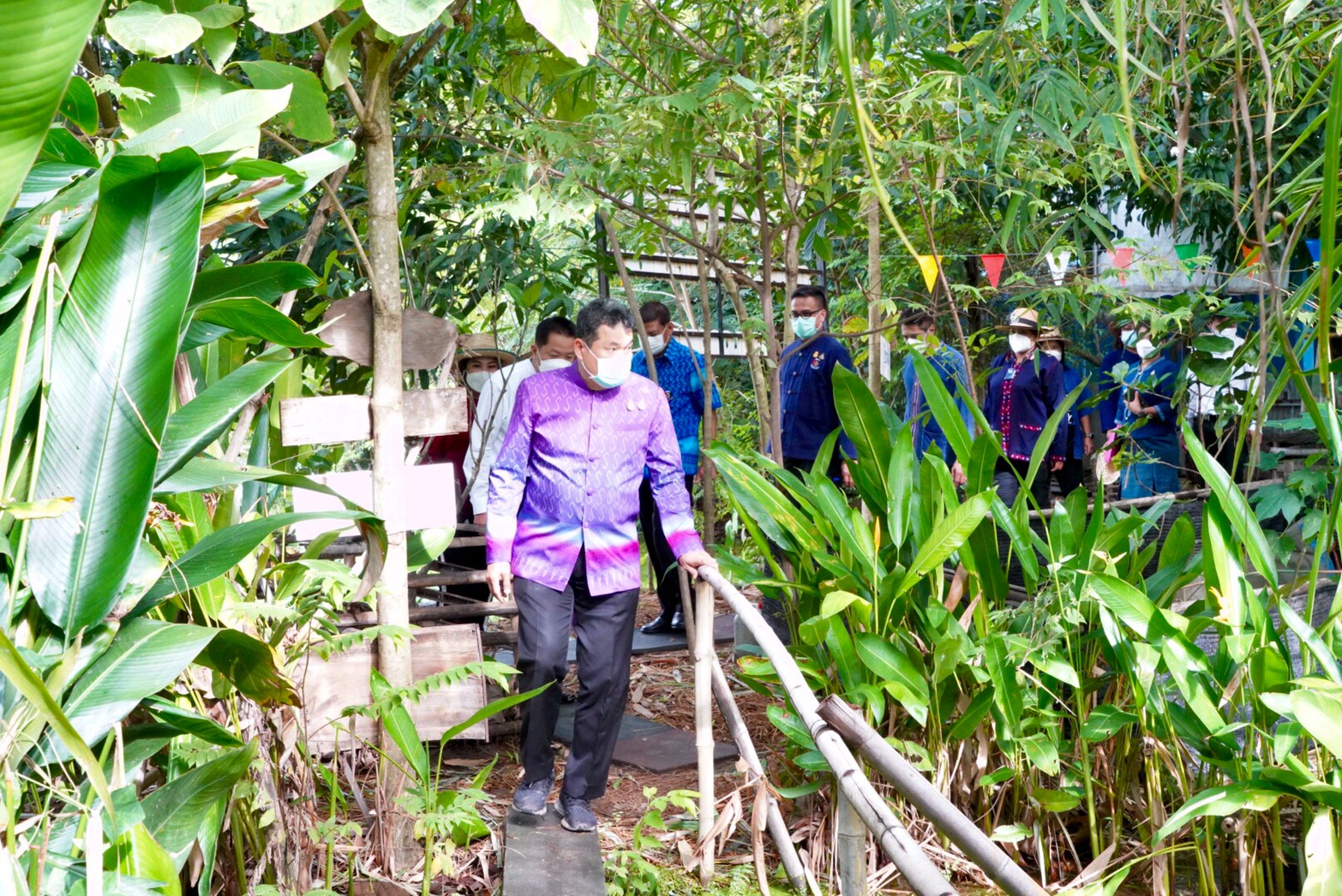 อธิบดี พช. ลงพื้นที่ตรวจเยี่ยม“โคก หนอง นา พช.” อำเภอคลองหลวง ต้นแบบการพัฒนาคุณภาพชีวิต