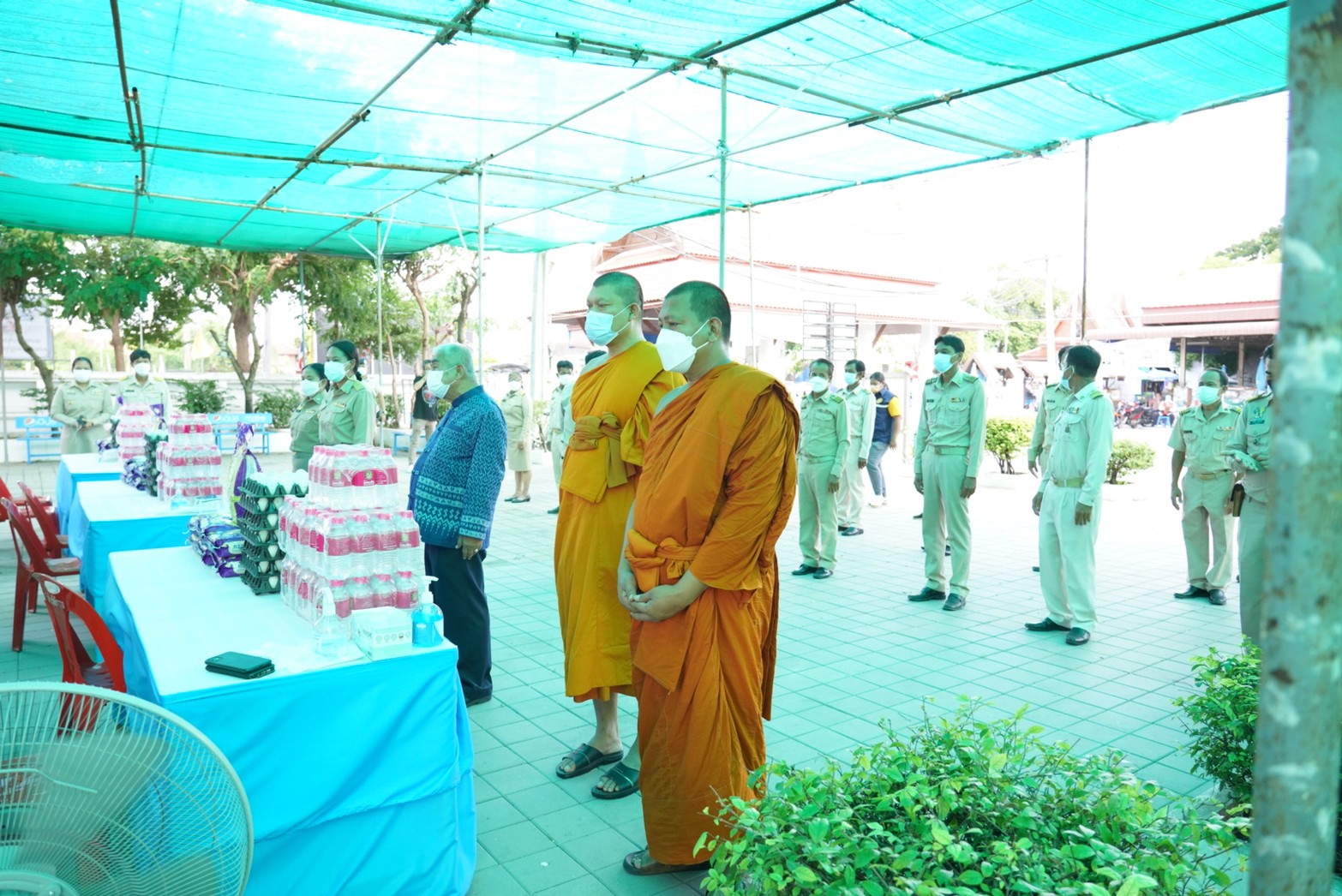พช. – วัดปรมัยยิกาวาส ร้อยใจถวายความดี “สมเด็จพระบรมราชชนนีพันปีหลวง” มอบความห่วงใย ชาวเกาะเกร็ด รวมพลังปันสุข คลายทุกข์โควิด-19