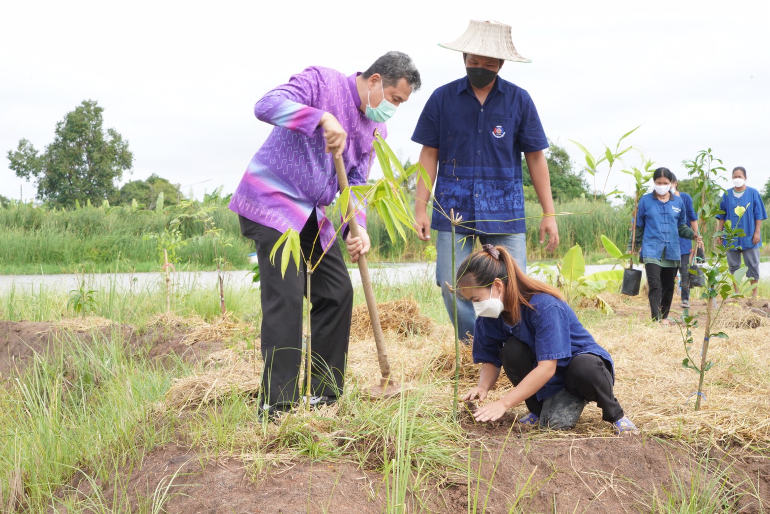 อธิบดี พช. ลงพื้นที่ตรวจเยี่ยม“โคก หนอง นา พช.” อำเภอคลองหลวง ต้นแบบการพัฒนาคุณภาพชีวิต