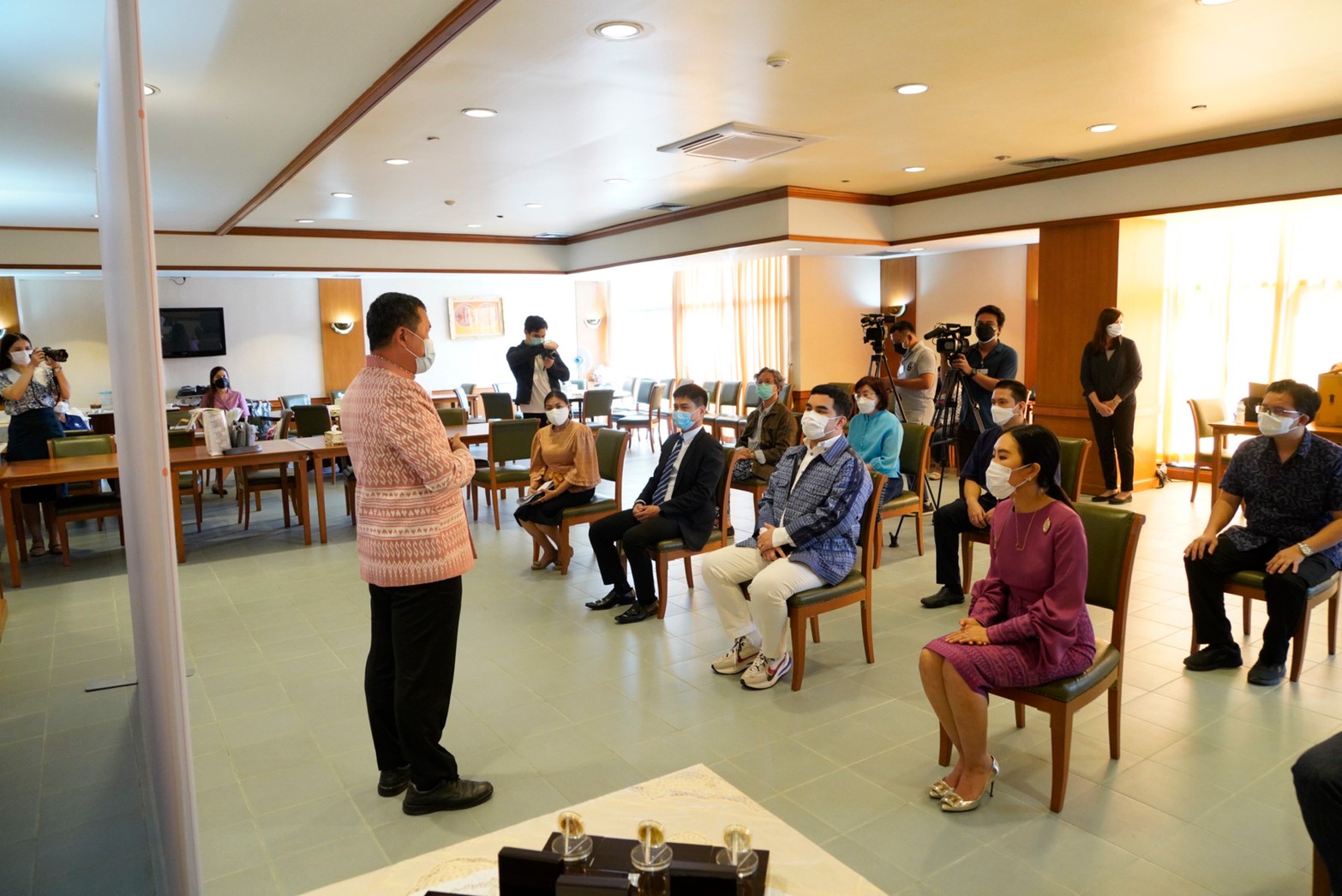 พช. สุดปลื้มปิติ! เผยโฉมเหรียญรางวัลพระราชทาน ประกวด “ผ้าลายขอเจ้าฟ้าสิริวัณณวรีฯ” เกียรติยศแห่งความสำเร็จและความภาคภูมิใจ สรรพศิลป์ผ้าไทยก้าวไกลสู่สากล