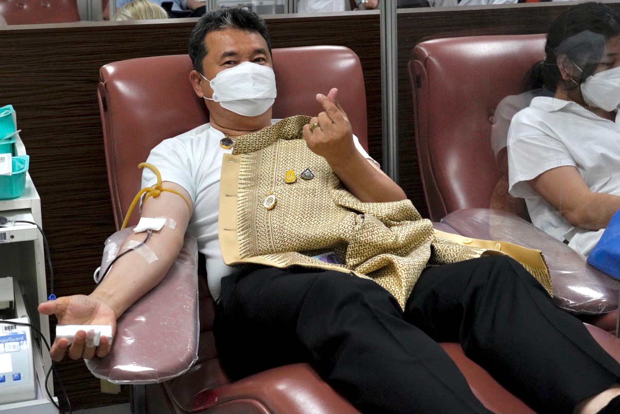 อธิบดี พช.นำข้าราชการในสังกัด พช. บริจาคโลหิตให้สภากาชาดไทย เพื่อถวายเป็นพระราชกุศล เนื่องในโอกาสวันเฉลิมพระชนมพรรษา สมเด็จพระนางเจ้าสุทิดา พัชรสุธาพิมลลักษณ พระบรมราชินี และบรรเทาวิกฤติขาดเลือดช่วงโควิด-19