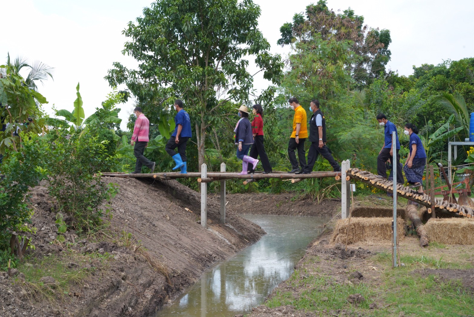อธิบดี พช. เยี่ยมชมต้นแบบความสำเร็จการพัฒนาคุณภาพชีวิตตามหลักทฤษฎีใหม่ประยุกต์สู่ “โคก หนอง นา พช.” ด้วยพลังของคนรุ่นใหม่” ขยายความสุขสู่ชุมชน