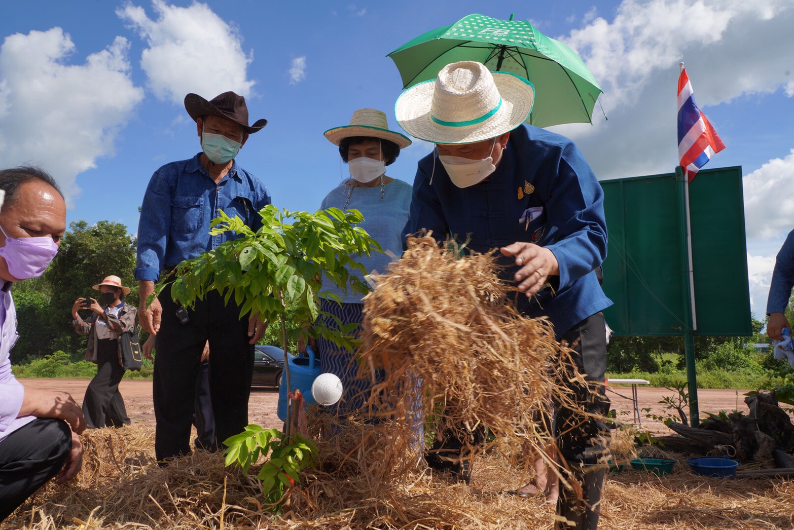 อธิบดี พช. พร้อมด้วยประธานสภาสตรีแห่งชาติฯ ลงพื้นที่ฟังเสียงประชาชน ย้ำโคก หนอง นา คือ หนทางสู่ความยั่งยืน