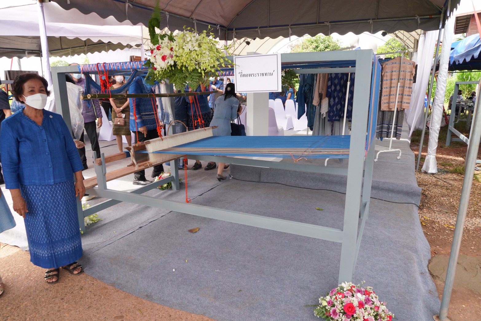 สมเด็จพระเจ้าลูกเธอ เจ้าฟ้าสิริวัณณวรีฯ พระราชทานกี่ทอผ้า เป็นปฐมฤกษ์ให้กับกลุ่มทอผ้าบ้านดอนกอย เพื่อสืบสาน รักษา ต่อยอด ในการอนุรักษ์ภูมิปัญญาผ้าไทย