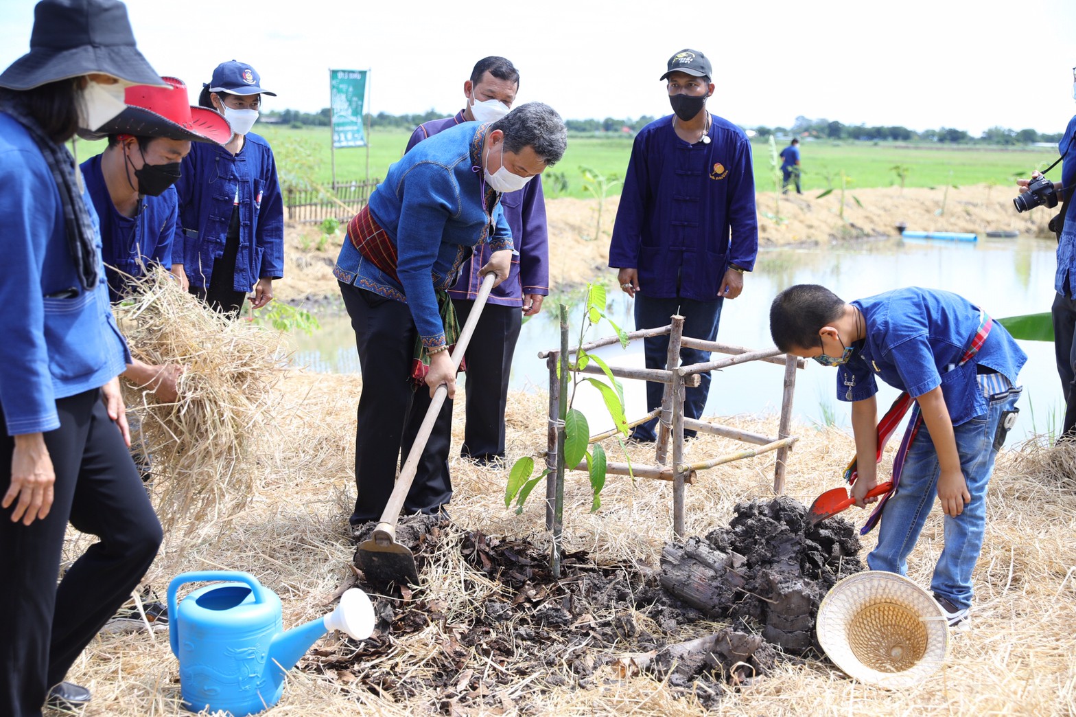 อธิบดี พช. ติดตามให้กำลังใจ ต้นแบบความสำเร็จการพัฒนาคุณภาพชีวิตตามหลักทฤษฎีใหม่ประยุกต์สู่ “โคก หนอง นา พช.” เพื่อพลิกฟื้นความยั่งยืนสู่ชุมชน