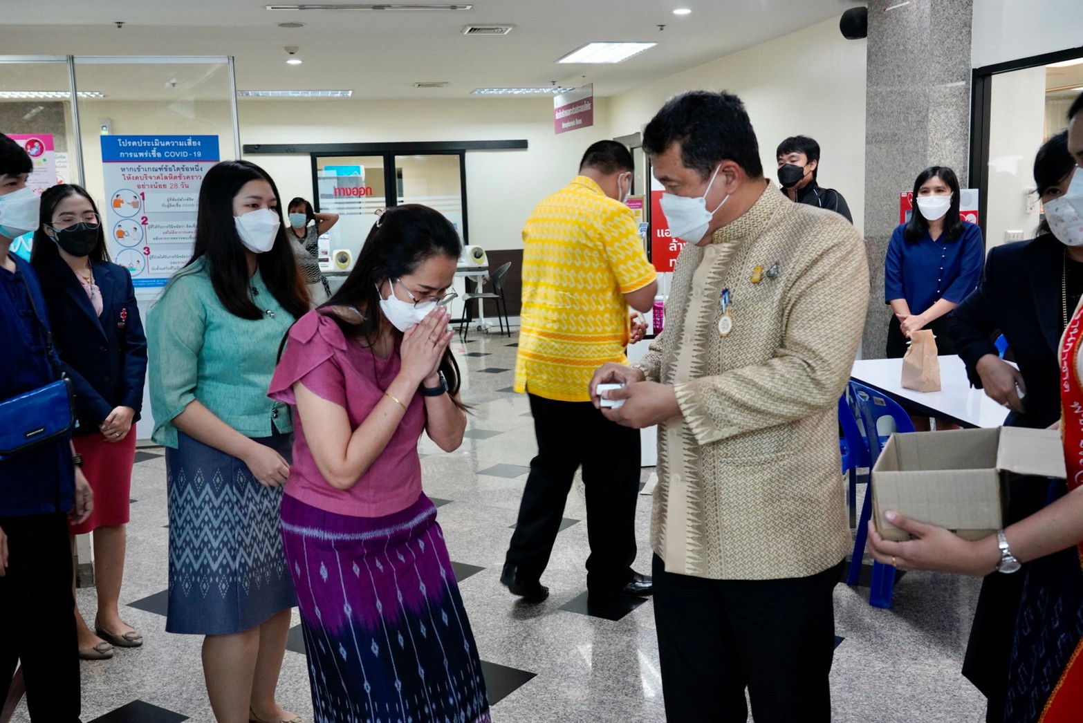 อธิบดี พช.นำข้าราชการในสังกัด พช. บริจาคโลหิตให้สภากาชาดไทย เพื่อถวายเป็นพระราชกุศล เนื่องในโอกาสวันเฉลิมพระชนมพรรษา สมเด็จพระนางเจ้าสุทิดา พัชรสุธาพิมลลักษณ พระบรมราชินี และบรรเทาวิกฤติขาดเลือดช่วงโควิด-19