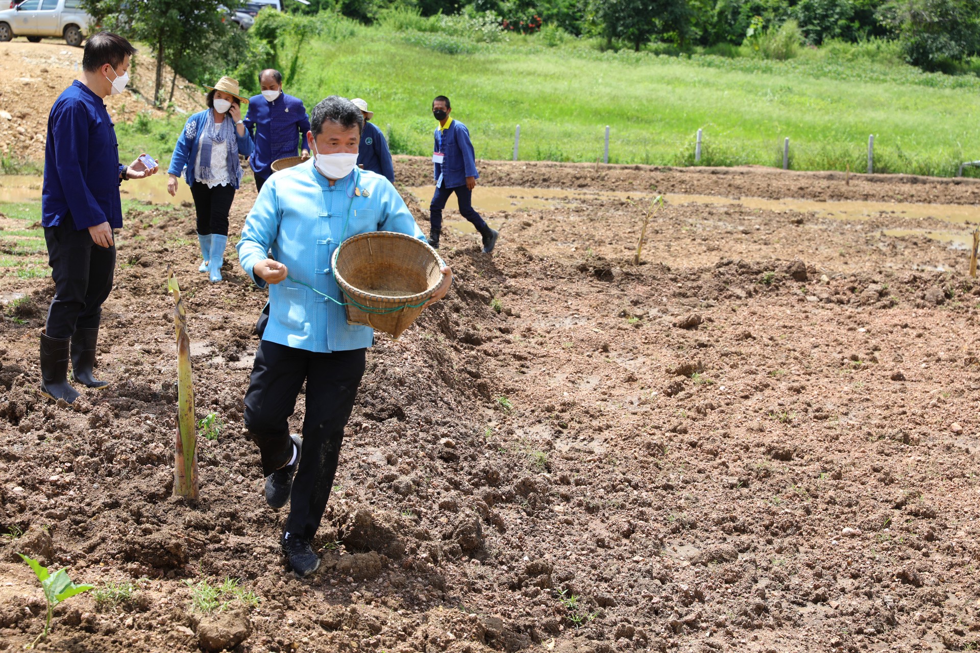 อธิบดี พช. เยี่ยมชมต้นแบบความสำเร็จการพัฒนาคุณภาพชีวิตตามหลักทฤษฎีใหม่ประยุกต์สู่ “โคก หนอง นา พช.” ด้วยพลัง “บวร” เพื่อพลิกฟื้นความยั่งยืนสู่ชุมชน