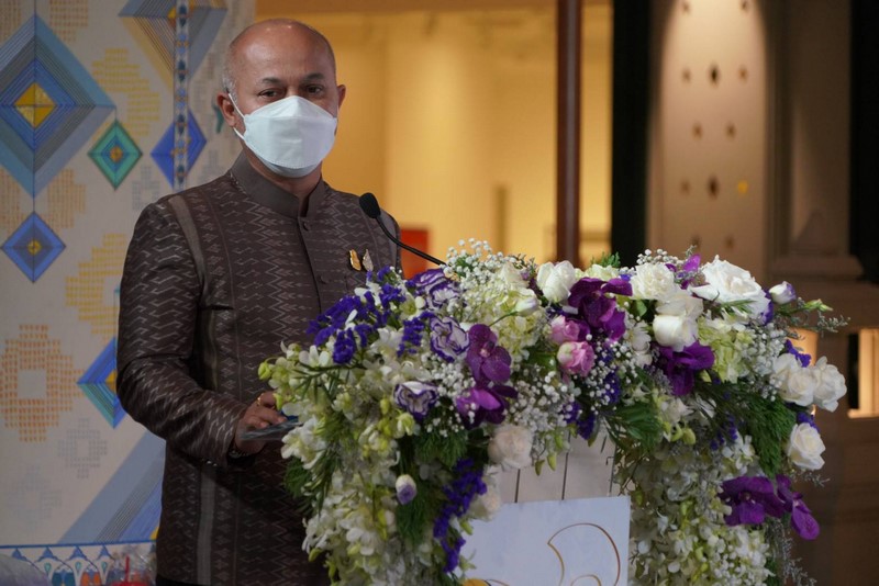 กรมการพัฒนาชุมชน เปิดงาน OTOP MIDYEAR 2021 ผนึกกำลังภาคเอกชน-ห้างค้าปลีก เปิดพื้นที่จำหน่ายสินค้า OTOP มากกว่า 200 ร้านค้า ตั้งแต่วันที่ 25 – 31 ตุลาคม 2564 ณ ไอคอนสยาม พร้อมชวนช้อปแบบวิถีใหม่ New normal ผ่านแพลตฟอร์มออนไลน์ กระจายรายได้สู่ชุมชน กระตุ้นเศรษฐกิจของประเทศ