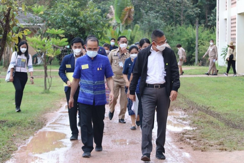 อธิบดี พช. ต้อนรับนายกรัฐมนตรี ลงพื้นที่ตรวจราชการ ศูนย์การเรียนรู้ต้นแบบ “โคก หนอง นา” ในการพัฒนาคุณภาพชีวิต บนพื้นฐานแห่งความพอเพียง ณ วัดป่าศรีแสงธรรม