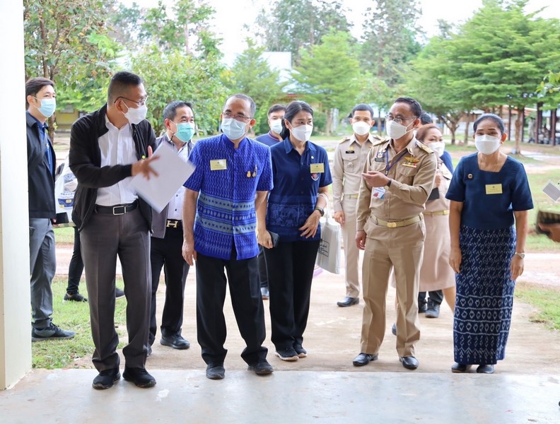 อธิบดี พช. ต้อนรับนายกรัฐมนตรี ลงพื้นที่ตรวจราชการ ศูนย์การเรียนรู้ต้นแบบ “โคก หนอง นา” ในการพัฒนาคุณภาพชีวิต บนพื้นฐานแห่งความพอเพียง ณ วัดป่าศรีแสงธรรม