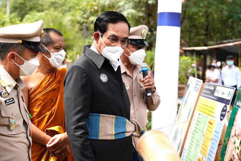 อธิบดี พช. ต้อนรับนายกรัฐมนตรี ลงพื้นที่ตรวจราชการ ศูนย์การเรียนรู้ต้นแบบ “โคก หนอง นา” ในการพัฒนาคุณภาพชีวิต บนพื้นฐานแห่งความพอเพียง ณ วัดป่าศรีแสงธรรม