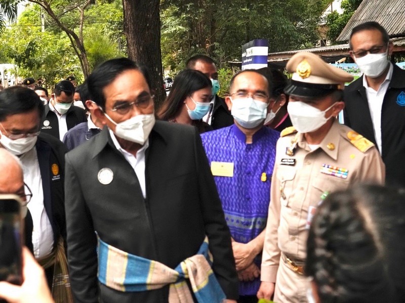 อธิบดี พช. ต้อนรับนายกรัฐมนตรี ลงพื้นที่ตรวจราชการ ศูนย์การเรียนรู้ต้นแบบ “โคก หนอง นา” ในการพัฒนาคุณภาพชีวิต บนพื้นฐานแห่งความพอเพียง ณ วัดป่าศรีแสงธรรม