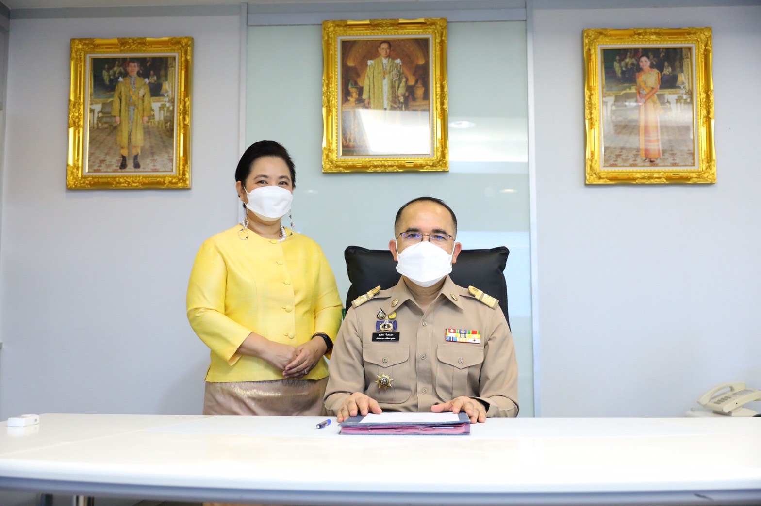 อธิบดีกรมการพัฒนาชุมชน สักการะสิ่งศักดิ์สิทธิ์ประจำกรมการพัฒนาชุมชน ในโอกาสโอกาสเข้ารับตำแหน่งอธิบดีกรมการพัฒนาชุมชน คนที่ 30