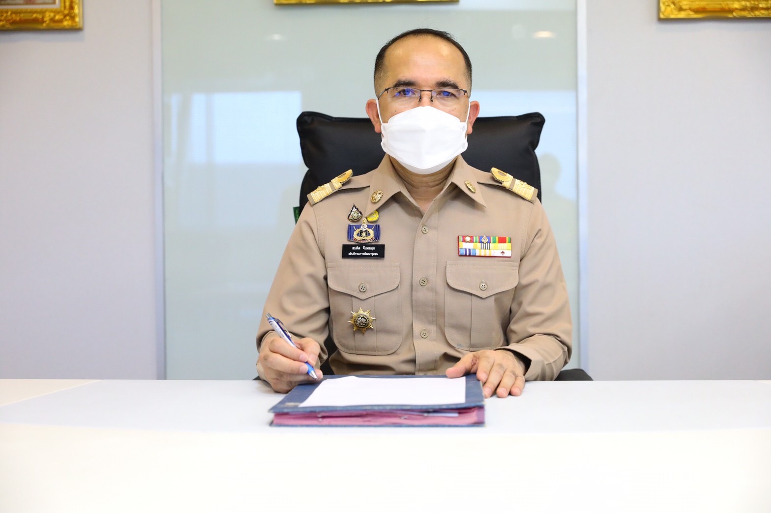 อธิบดีกรมการพัฒนาชุมชน สักการะสิ่งศักดิ์สิทธิ์ประจำกรมการพัฒนาชุมชน ในโอกาสโอกาสเข้ารับตำแหน่งอธิบดีกรมการพัฒนาชุมชน คนที่ 30