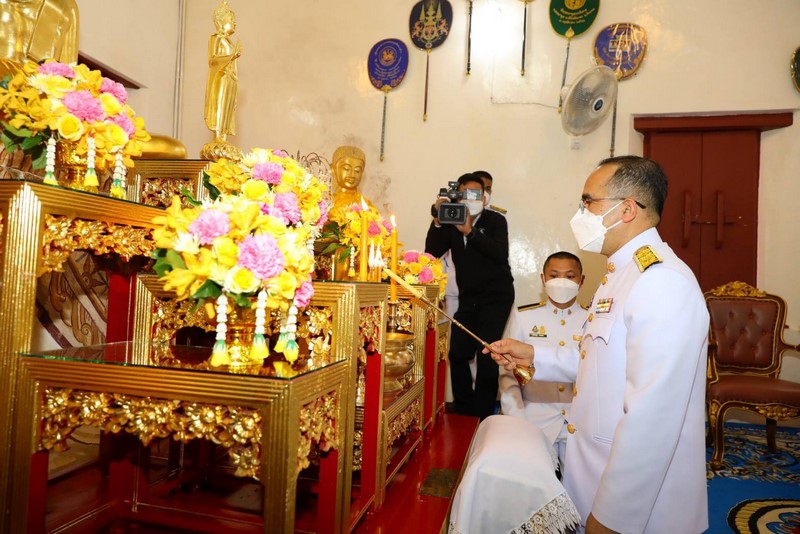พระบาทสมเด็จพระเจ้าอยู่หัว  ทรงพระกรุณาโปรดเกล้าฯ พระราชทานผ้าพระกฐิน ประจำปี พ.ศ. 2564 ให้กรมการพัฒนาชุมชน นำไปทอดถวาย ณ วัดธรรมามูลวรวิหาร ตำบลธรรมามูล อำเภอเมืองชัยนาท จังหวัดชัยนาท