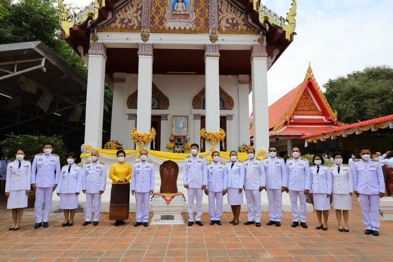 พระบาทสมเด็จพระเจ้าอยู่หัว  ทรงพระกรุณาโปรดเกล้าฯ พระราชทานผ้าพระกฐิน ประจำปี พ.ศ. 2564 ให้กรมการพัฒนาชุมชน นำไปทอดถวาย ณ วัดธรรมามูลวรวิหาร ตำบลธรรมามูล อำเภอเมืองชัยนาท จังหวัดชัยนาท