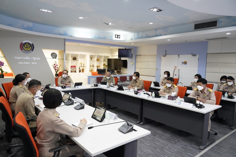 อธิบดี พช. ประชุมกรมการพัฒนาชุมชน ประจำเดือนพฤศจิกายน 2564 ผ่านระบบการประชุมทางไกล (Video Conference) ไปยังสำนักงานพัฒนาชุมชน 76 จังหวัด มอบหมายงาน ขับเคลื่อนภารกิจสำคัญกรมการพัฒนาชุมชน