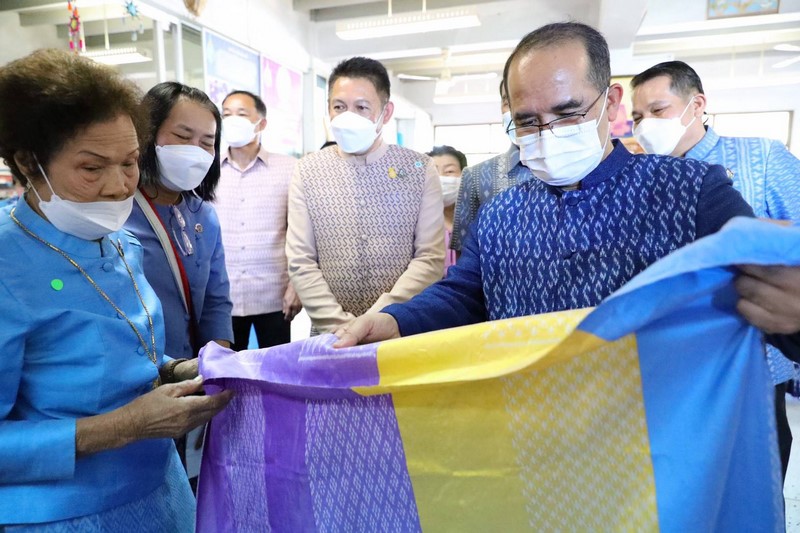 อธิบดี พช. เป็นประธานพิธียกเสาเอก ศูนย์เรียนรู้ผ้าย้อมครามบ้านดอนกอย “วิชชาลัยดอนกอย วิถีแห่งการพัฒนาที่ยั่งยืน” สืบสานภูมิปัญญาผ้าทอพื้นเมืองสู่สากล