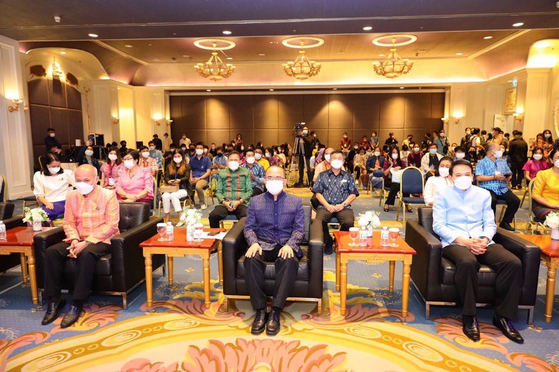 อธิบดีพช. เปิดตัว OTOP ภูมิภาค ประจำปี 2564 ตั้งเป้าสร้างรายได้แก่ชุมชน 100 ล้านบาท ภายใต้แนวคิด “สร้างความสุขผลิบานทั่วประเทศ” ช้อป คุ้ม จบที่เดียว