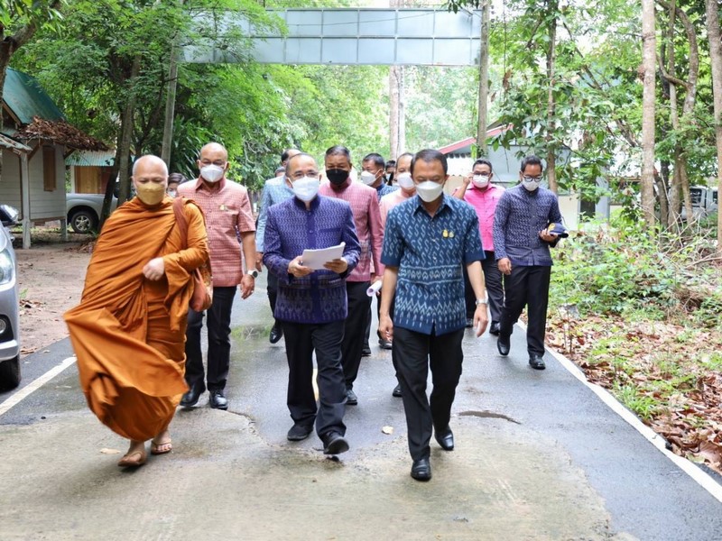 พช. Kick off ต้นแบบ 1 ตำบล 1 วัด 1 คลังยาและอาหาร สานข่ายขยายงาน MOU วัด มหาดไทย สถาบันเทคโนโลยีพระจอมเกล้าเจ้าคุณทหารลาดกระบัง บทบาทในการเกื้อหนุนระหว่างวัดและชุมชนให้มีความสุขอย่างยั่งยืน