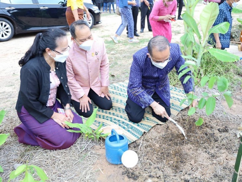 พช. Kick off ต้นแบบ 1 ตำบล 1 วัด 1 คลังยาและอาหาร สานข่ายขยายงาน MOU วัด มหาดไทย สถาบันเทคโนโลยีพระจอมเกล้าเจ้าคุณทหารลาดกระบัง บทบาทในการเกื้อหนุนระหว่างวัดและชุมชนให้มีความสุขอย่างยั่งยืน
