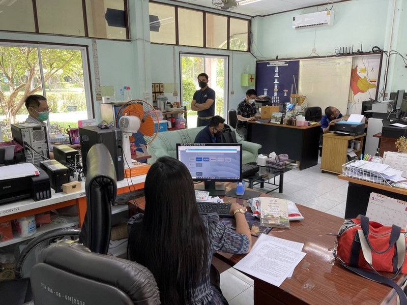 ศูนย์สารสนเทศฯ ติดตามการดำเนินงานโครงการที่เกี่ยวข้องกับระบบเครือข่ายและความมั่นคงปลอดภัยด้านเทคโนโลยีสารสนเทศ ปีงบประมาณ พ.ศ.2565 ณ สำนักงานพัฒนาชุมชนจังหวัดและอำเภอในพื้นที่จังหวัดฉะเชิงเทรา