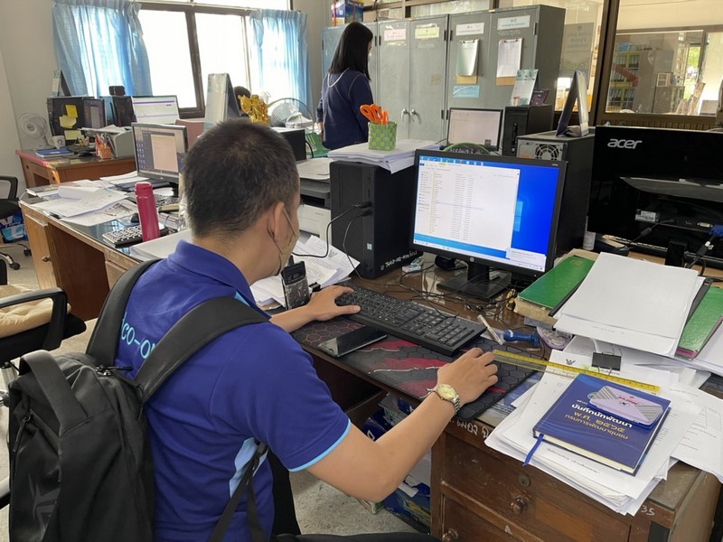 ศูนย์สารสนเทศฯ ติดตามการดำเนินงานโครงการที่เกี่ยวข้องกับระบบเครือข่ายและความมั่นคงปลอดภัยด้านเทคโนโลยีสารสนเทศ ปีงบประมาณ พ.ศ.2565 ณ สำนักงานพัฒนาชุมชนจังหวัดและอำเภอในพื้นที่จังหวัดฉะเชิงเทรา