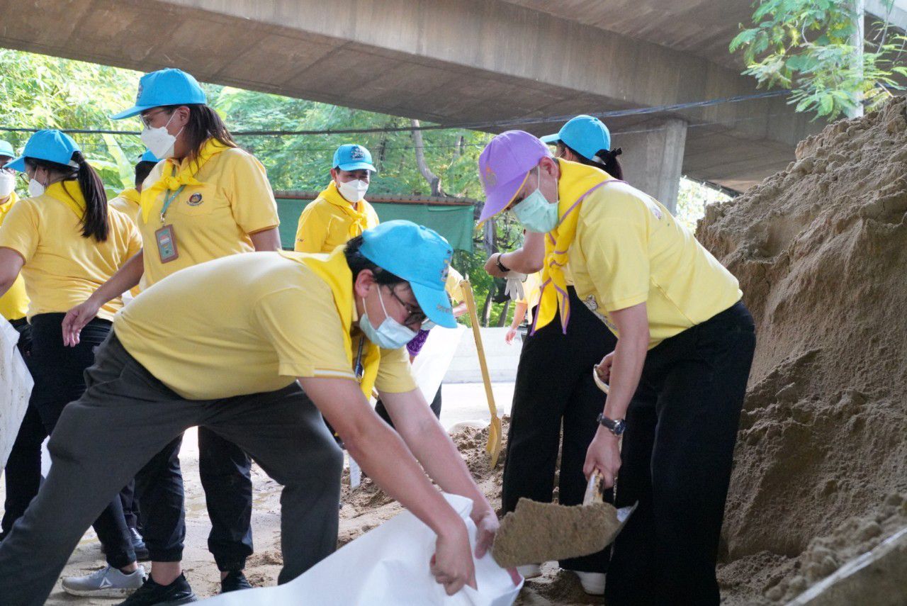 พช. จัดกิจกรรม “จิตอาสา พช. ร่วมใจ ป้องกันน้ำท่วม” เนื่องในวันคล้ายวันสวรรคต พระบาทสมเด็จพระบรมชนกาธิเบศร มหาภูมิพลอดุลยเดชมหาราช บรมนาถบพิตร 13 ตุลาคม 2565