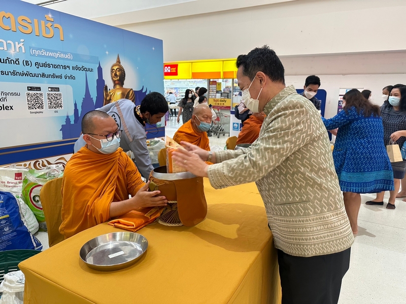 ศูนย์สารสนเทศฯ ร่วมทำบุญตักบาตรประจำสัปดาห์