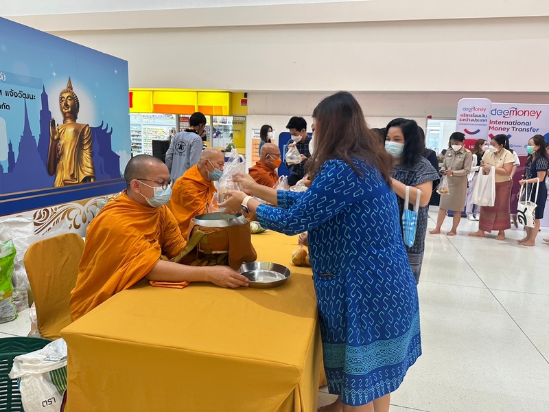 ศูนย์สารสนเทศฯ ร่วมทำบุญตักบาตรประจำสัปดาห์