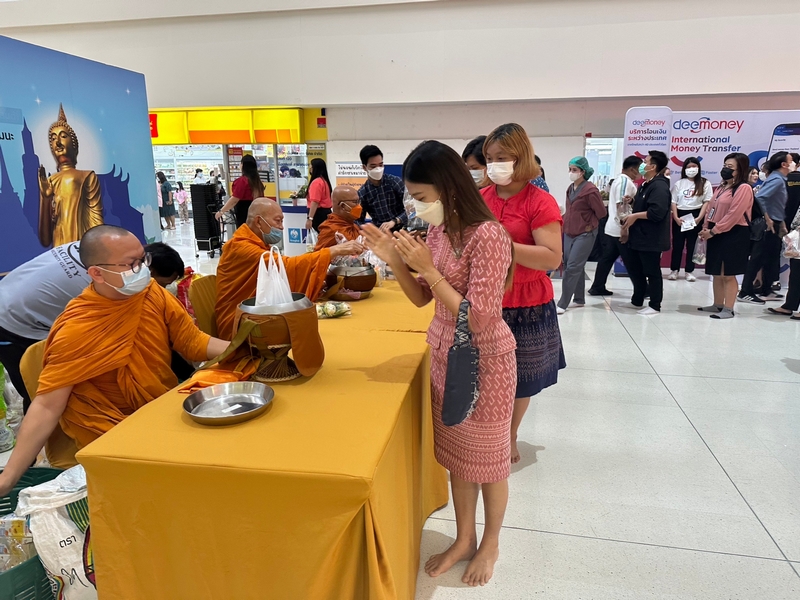 ศูนย์สารสนเทศฯ ร่วมทำบุญตักบาตรประจำสัปดาห์