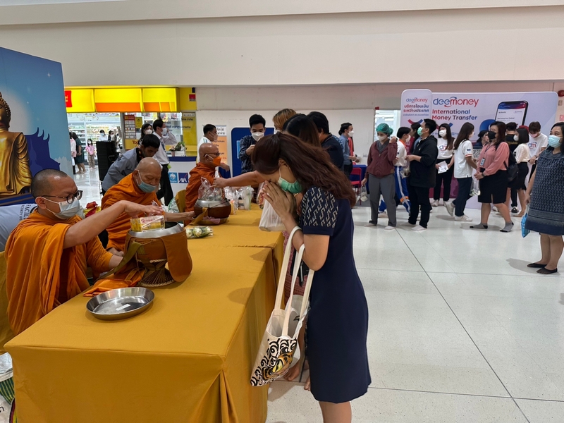 ศูนย์สารสนเทศฯ ร่วมทำบุญตักบาตรประจำสัปดาห์